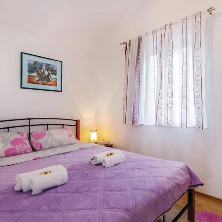 1 Bedroom Stunning Apartment In Бакарац Екстериор снимка