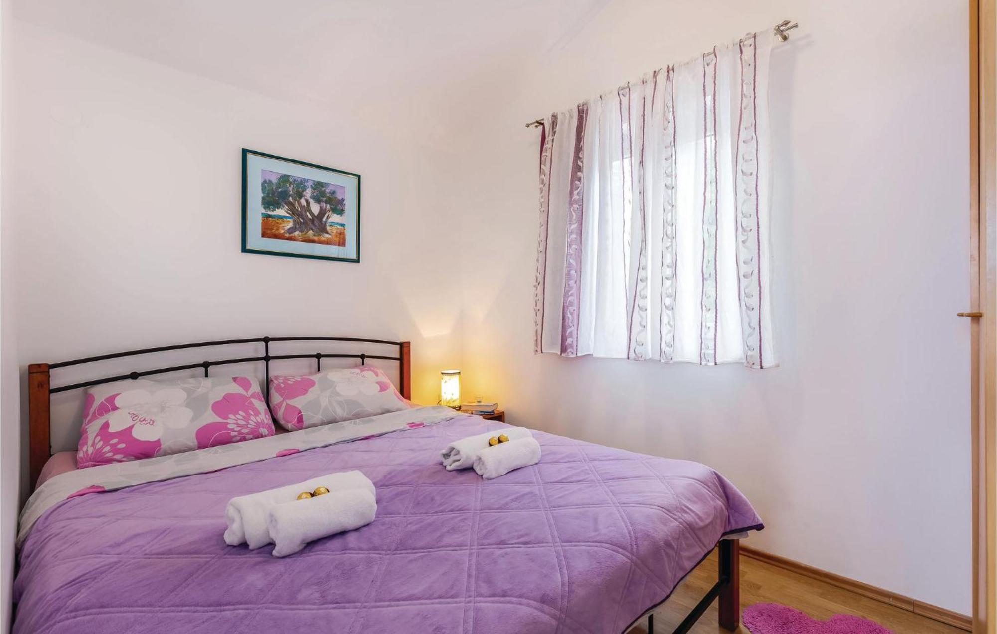 1 Bedroom Stunning Apartment In Бакарац Екстериор снимка