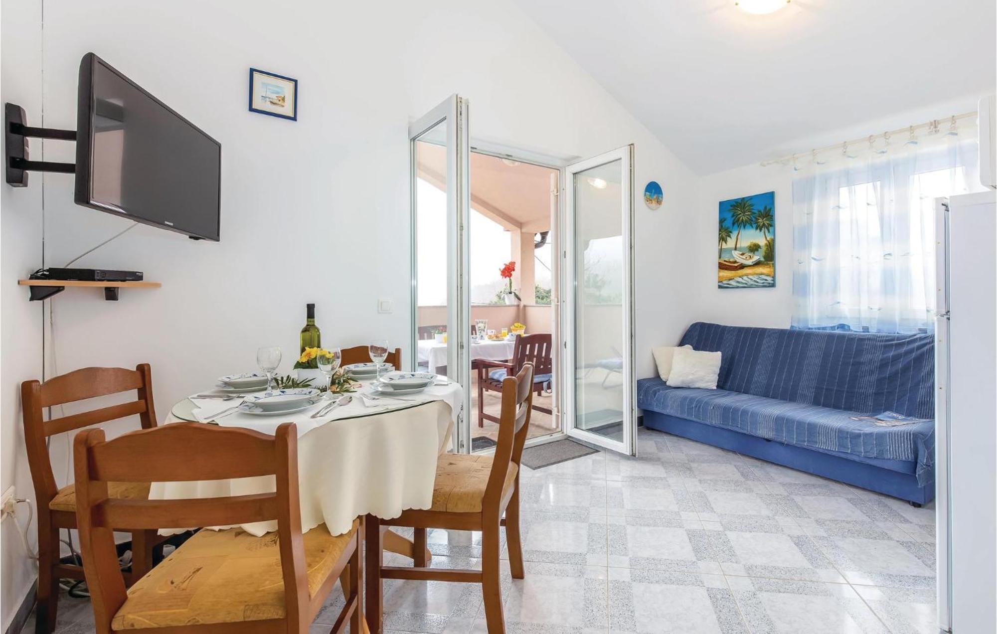 1 Bedroom Stunning Apartment In Бакарац Екстериор снимка