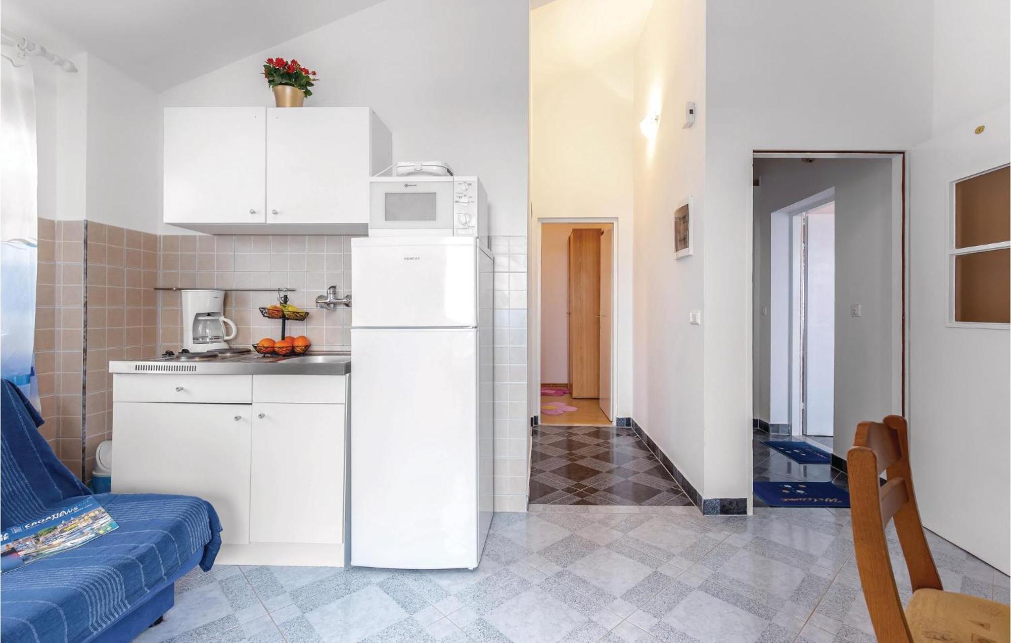 1 Bedroom Stunning Apartment In Бакарац Екстериор снимка